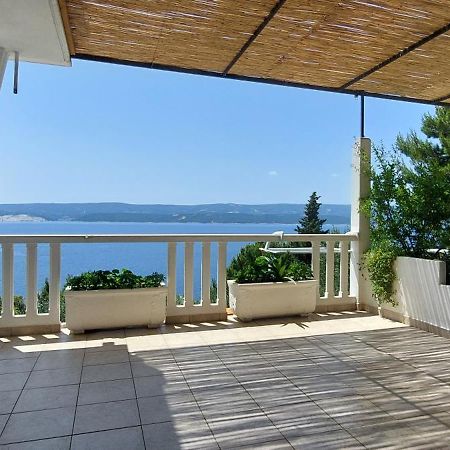 Apartments Dana Omis Bagian luar foto